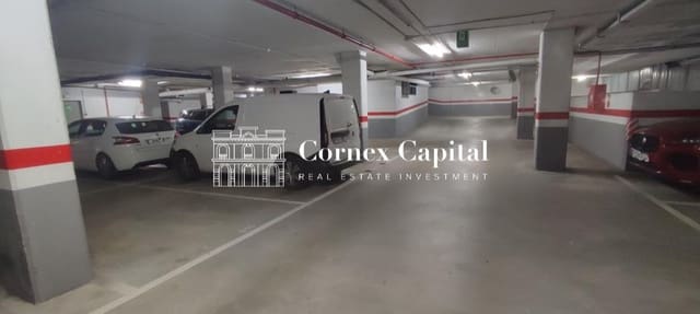 Garage til salg i El Poblenou, Barcelona by - € 23.000 (Ref: 8921766)