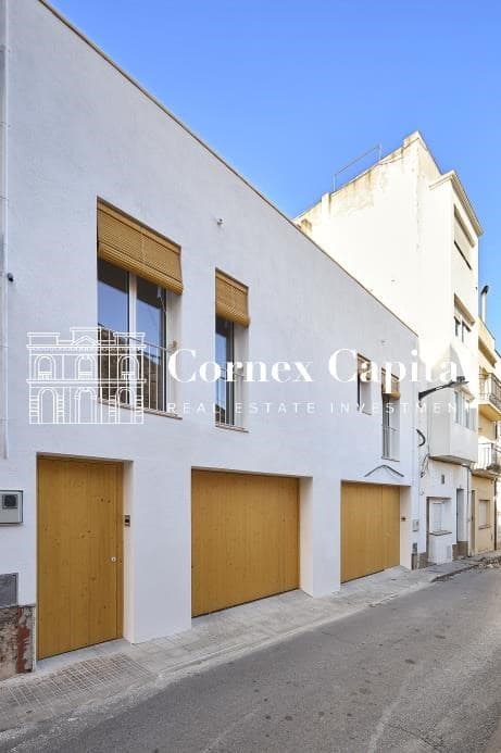 5 bedroom Terraced Villa for sale in L'Escala with garage - € 625,000 (Ref: 8961637)