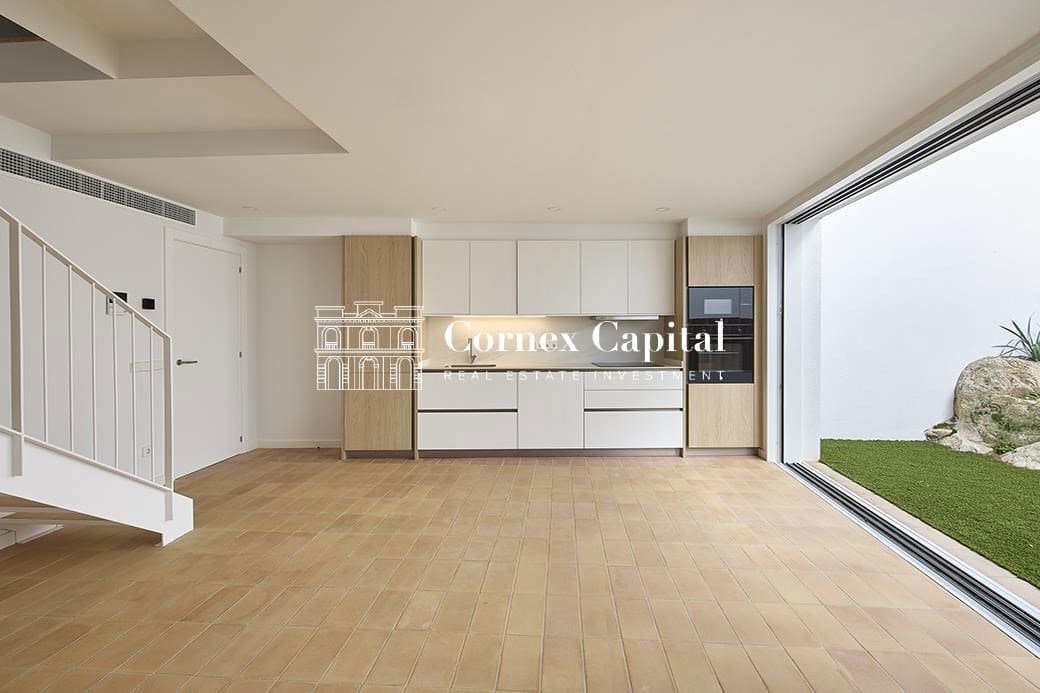 5 bedroom Terraced Villa for sale in L'Escala with garage - € 625,000 (Ref: 8961637)