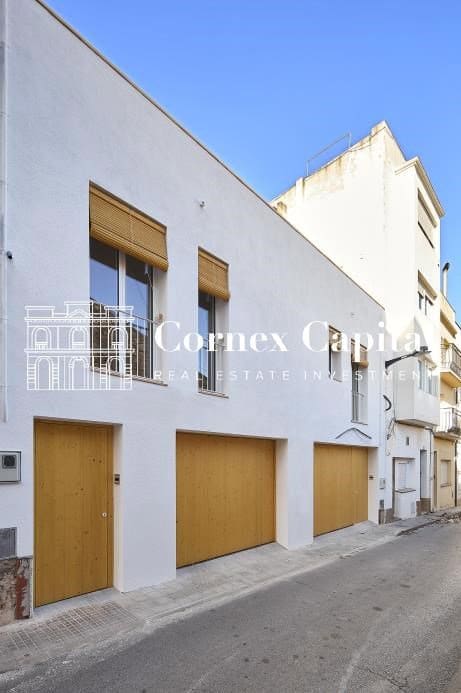 4 bedroom Terraced Villa for sale in L'Escala with garage - € 595,000 (Ref: 8961638)