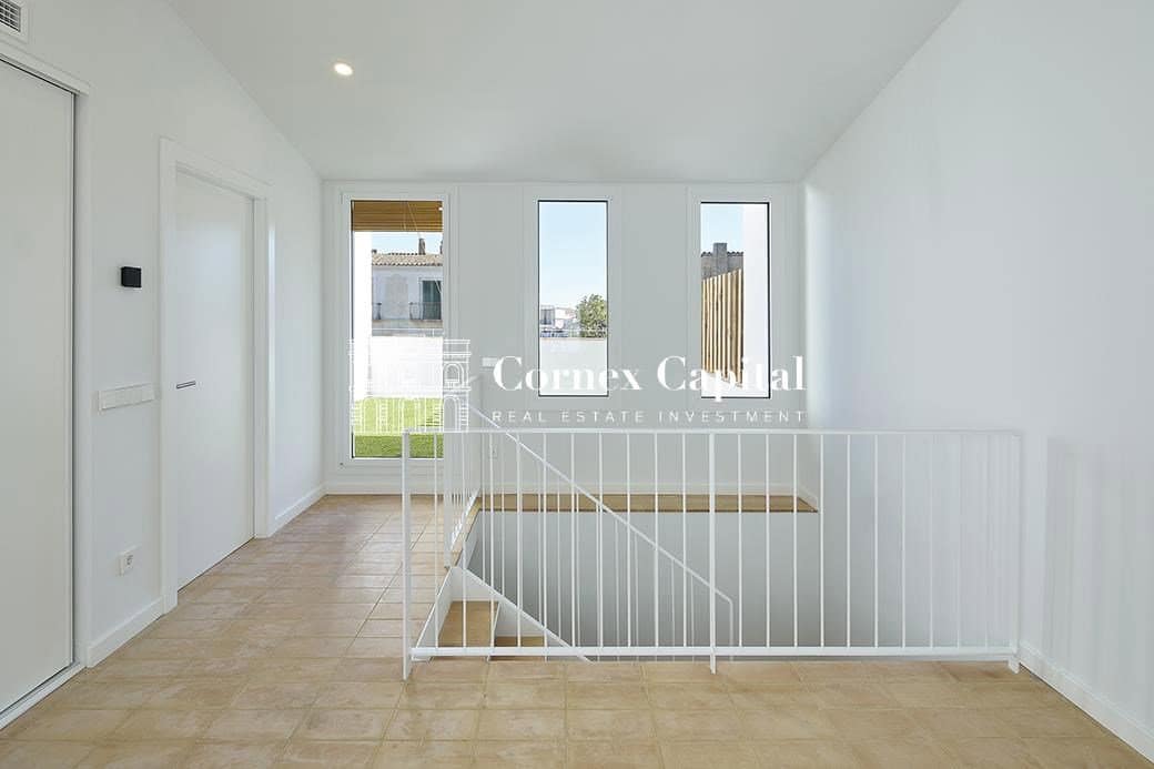 4 bedroom Terraced Villa for sale in L'Escala with garage - € 595,000 (Ref: 8961638)