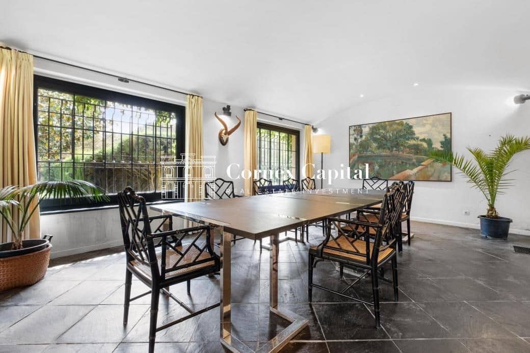 10 soverom Villa til salgs i Mont-ras med svømmebasseng garasje - € 2 950 000 (Ref: 9104685)