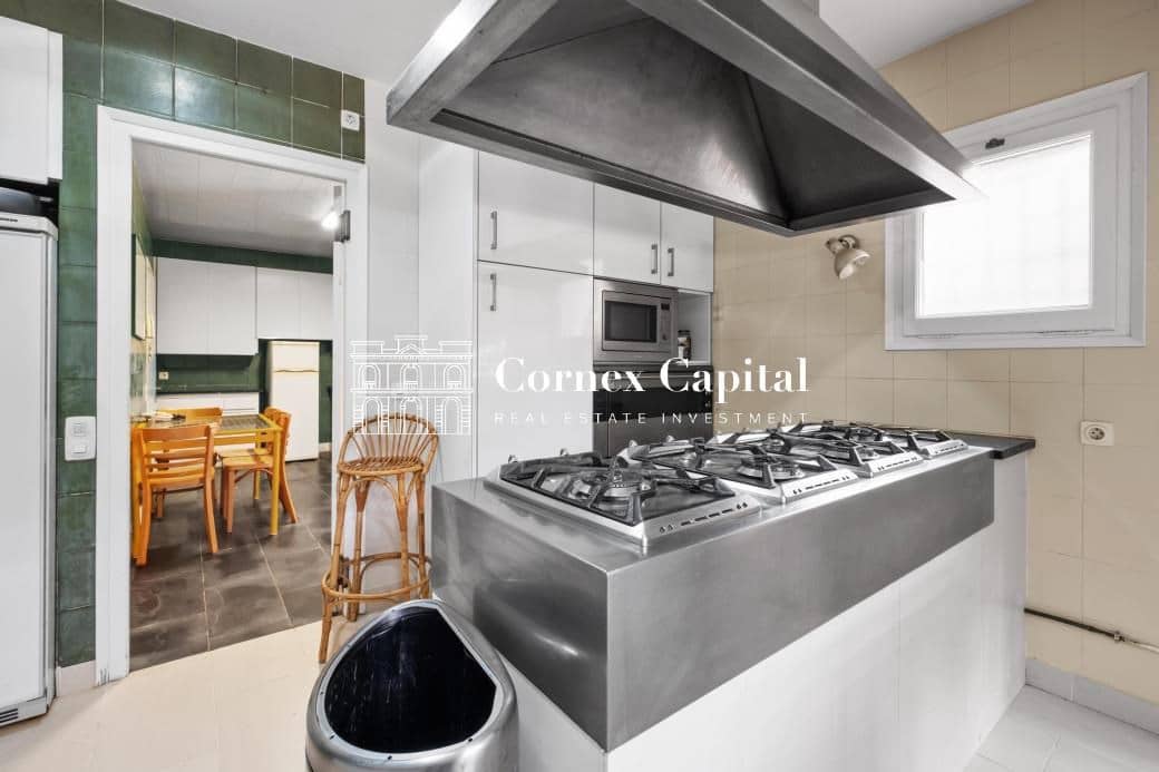 10 soverom Villa til salgs i Mont-ras med svømmebasseng garasje - € 2 950 000 (Ref: 9104685)