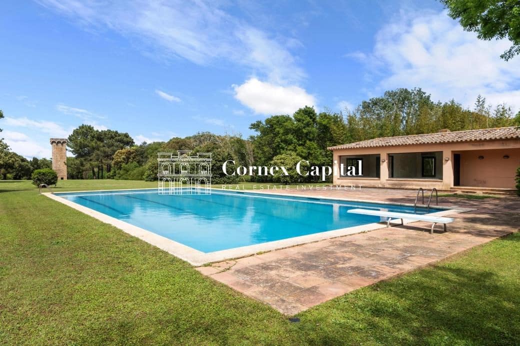 10 soverom Villa til salgs i Mont-ras med svømmebasseng garasje - € 2 950 000 (Ref: 9104685)