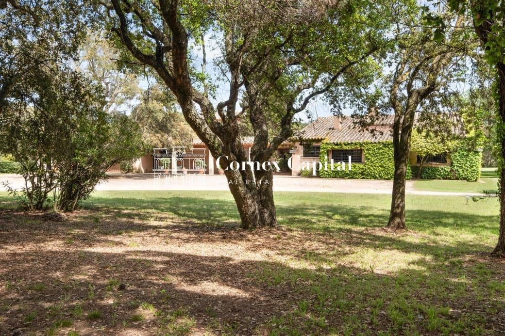 10 soverom Villa til salgs i Mont-ras med svømmebasseng garasje - € 2 950 000 (Ref: 9104685)