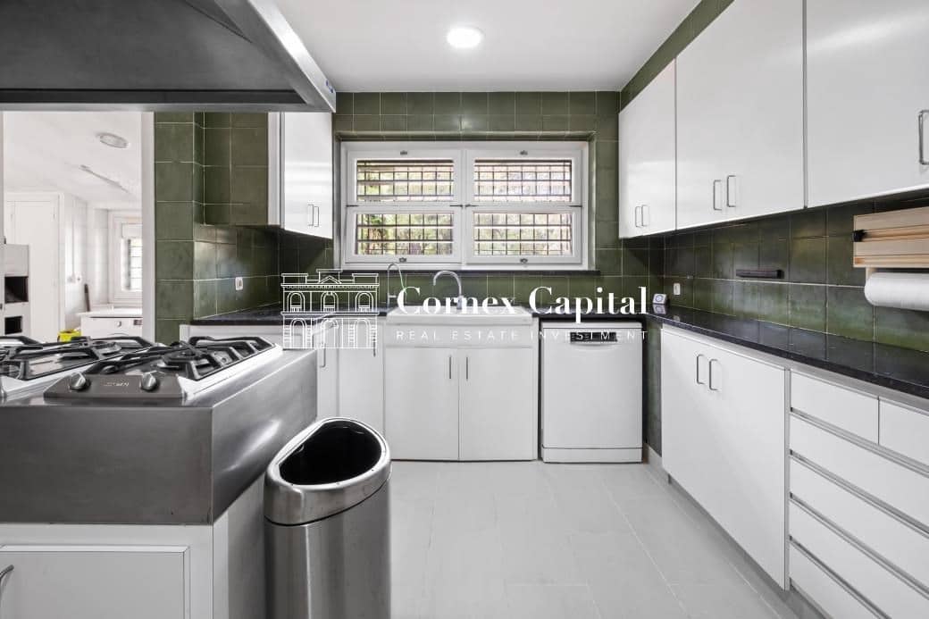 10 soverom Villa til salgs i Mont-ras med svømmebasseng garasje - € 2 950 000 (Ref: 9104685)