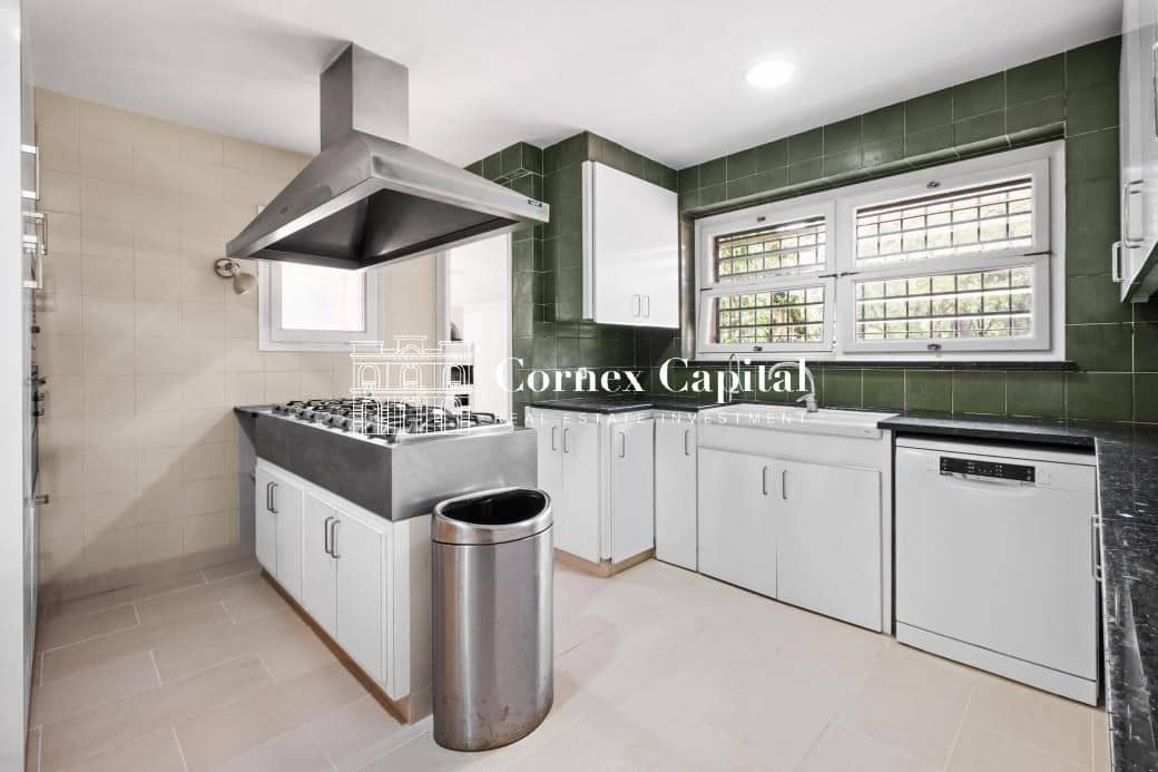 10 soverom Villa til salgs i Mont-ras med svømmebasseng garasje - € 2 950 000 (Ref: 9104685)