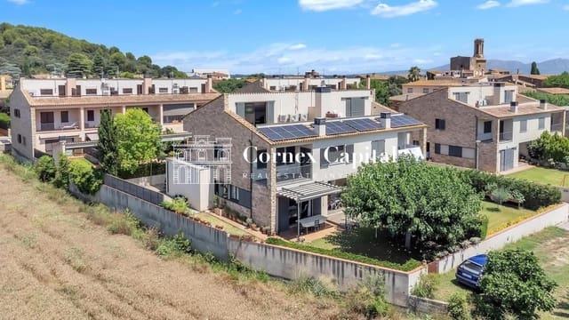 4 soveværelse Villa til salg i Parlavà med garage - € 590.000 (Ref: 9135950)