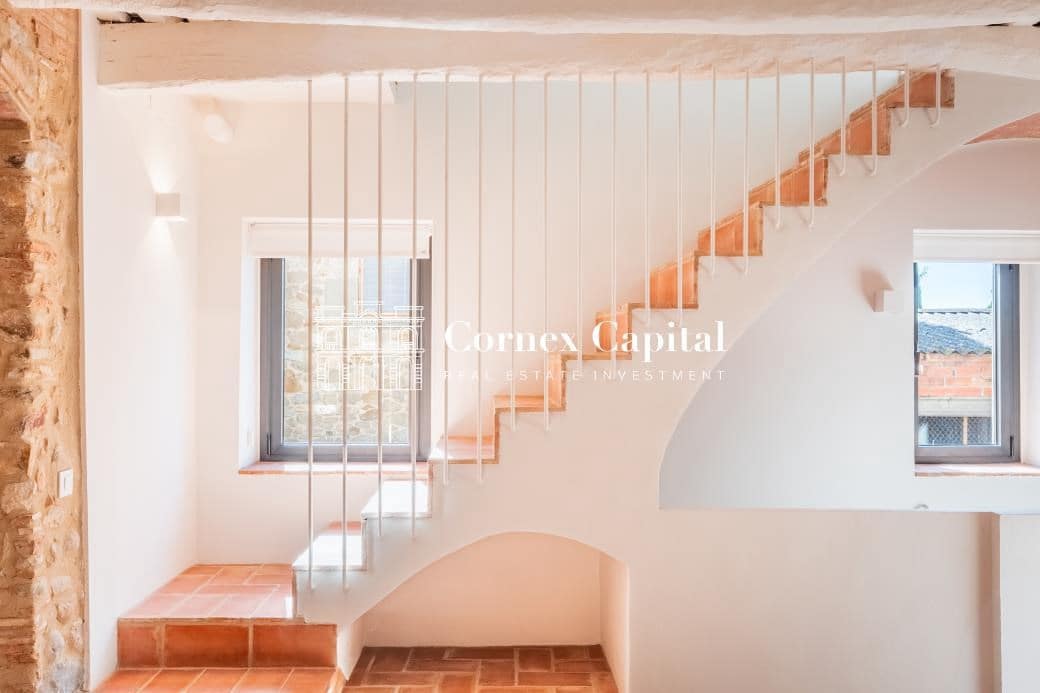 3 soveværelse Byhus til salg i Castell d'Emporda med swimmingpool - € 765.000 (Ref: 9215086)