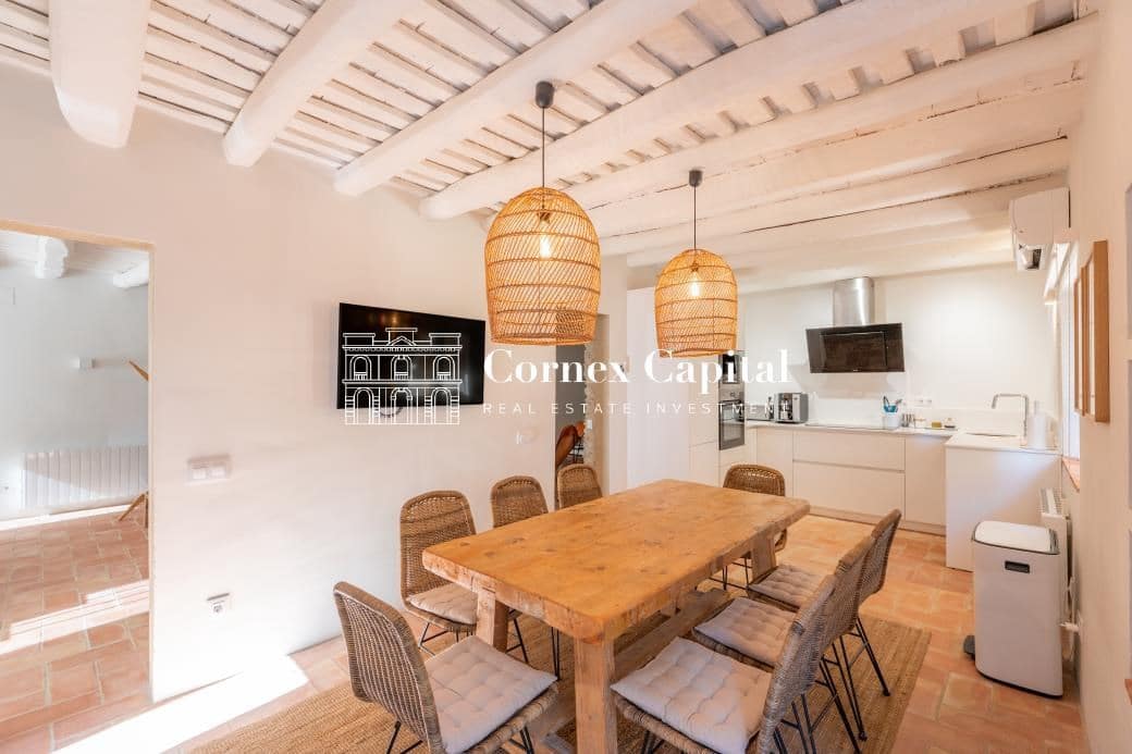 3 soveværelse Byhus til salg i Castell d'Emporda med swimmingpool - € 765.000 (Ref: 9215086)