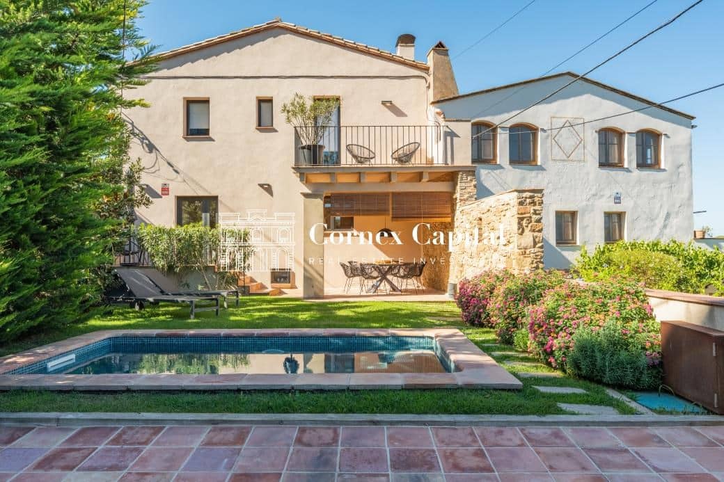 3 soveværelse Byhus til salg i Castell d'Emporda med swimmingpool - € 765.000 (Ref: 9215086)