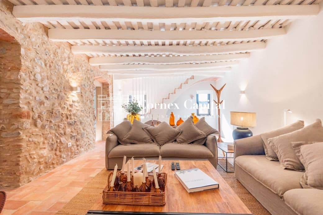 3 soveværelse Byhus til salg i Castell d'Emporda med swimmingpool - € 765.000 (Ref: 9215086)