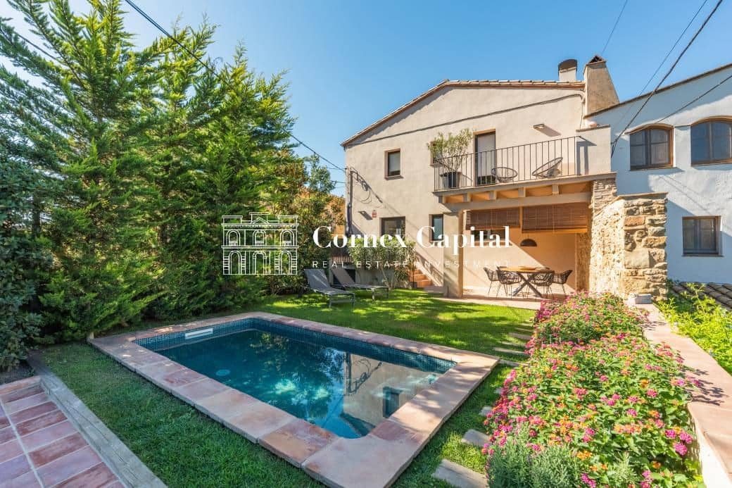 3 soveværelse Byhus til salg i Castell d'Emporda med swimmingpool - € 765.000 (Ref: 9215086)