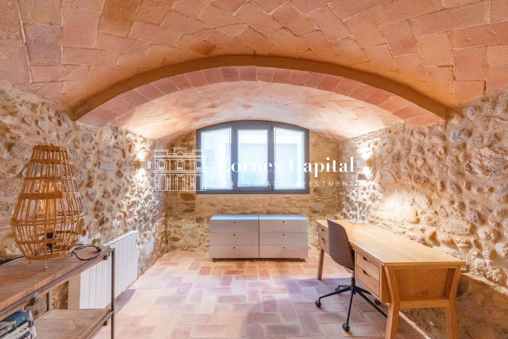 3 soveværelse Byhus til salg i Castell d'Emporda med swimmingpool - € 765.000 (Ref: 9215086)