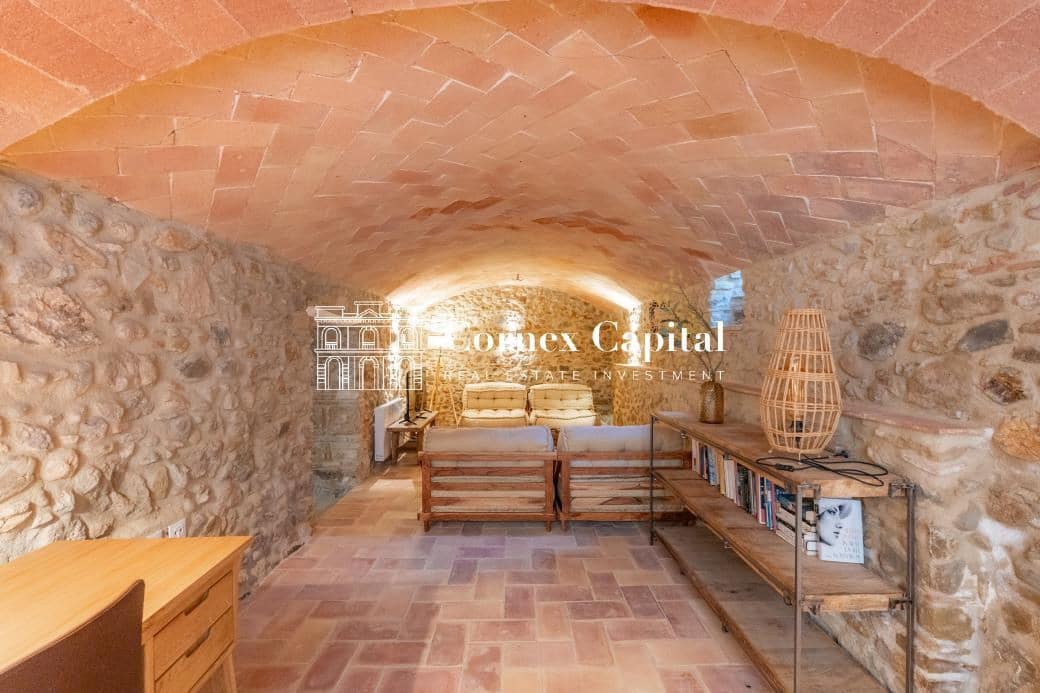 3 soveværelse Byhus til salg i Castell d'Emporda med swimmingpool - € 765.000 (Ref: 9215086)