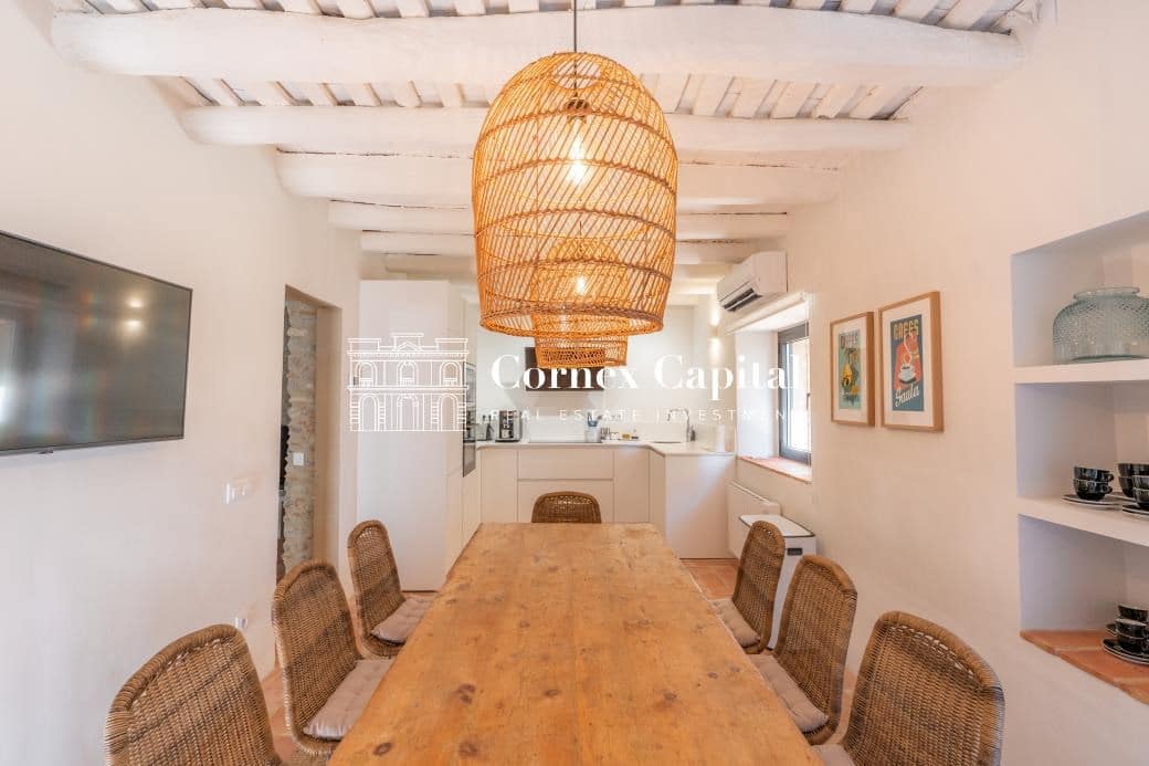 3 soveværelse Byhus til salg i Castell d'Emporda med swimmingpool - € 765.000 (Ref: 9215086)