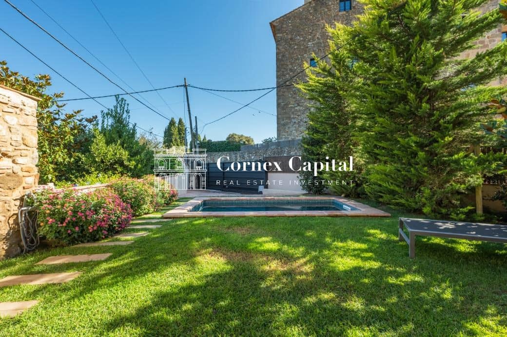 3 soveværelse Byhus til salg i Castell d'Emporda med swimmingpool - € 765.000 (Ref: 9215086)