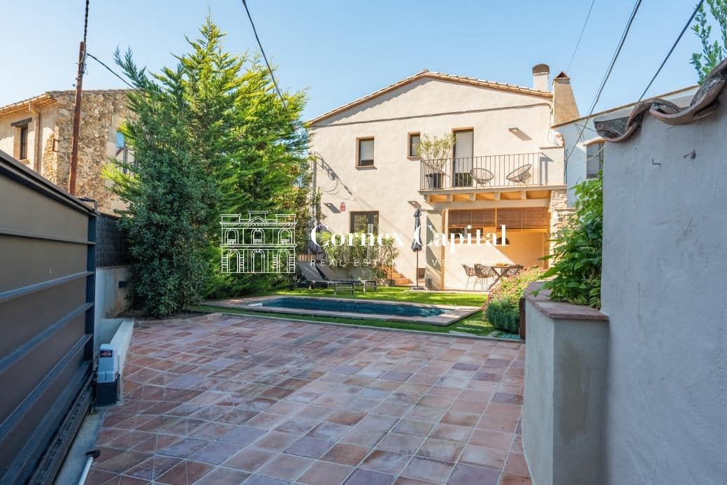 3 soveværelse Byhus til salg i Castell d'Emporda med swimmingpool - € 765.000 (Ref: 9215086)