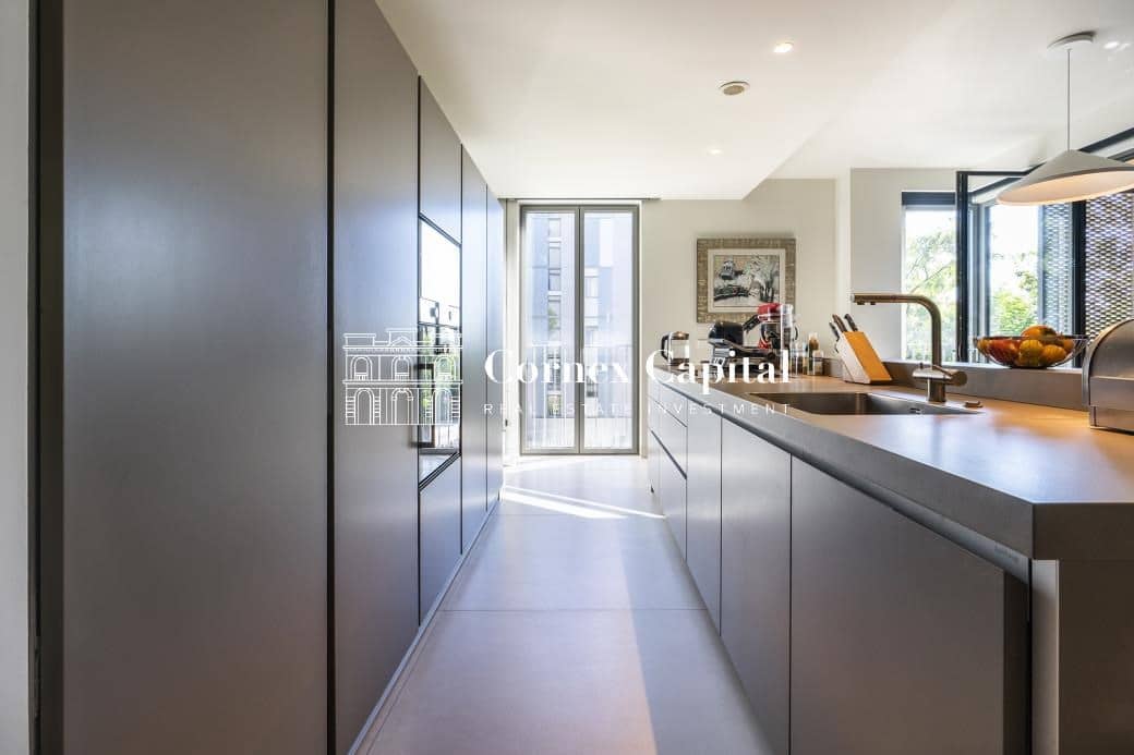 3 soveværelse Lejlighed til salg i Barcelona by med swimmingpool garage - € 1.680.000 (Ref: 9371872)