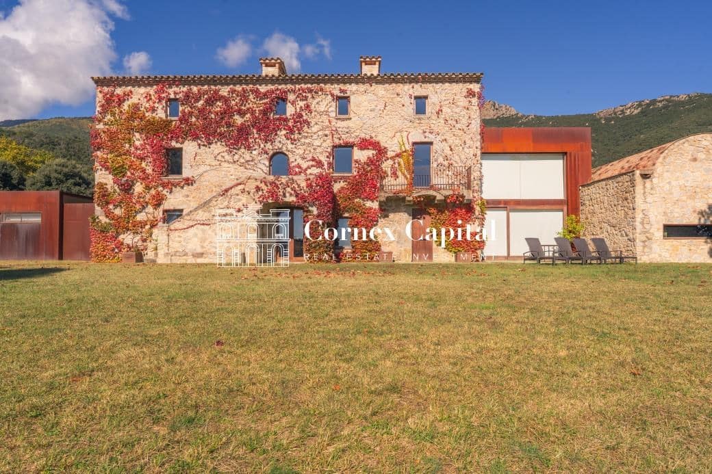 10 makuuhuone Maalaistalo myytävänä paikassa Macanet de Cabrenys mukana 
autotalli - 2 700 000 € (Ref: 9390389)