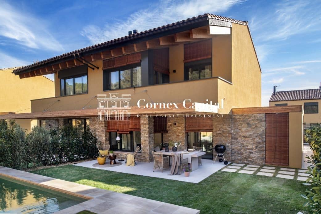 4 bedroom Terraced Villa for sale in Regencos with pool garage - € 789,000 (Ref: 9395788)