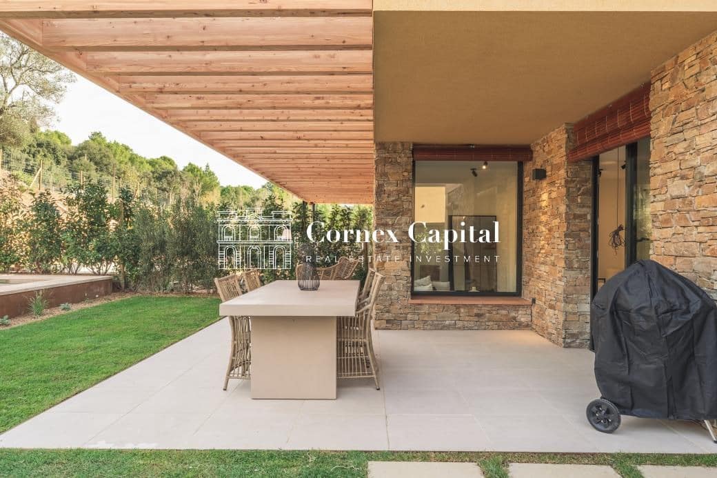 4 bedroom Terraced Villa for sale in Regencos with pool garage - € 789,000 (Ref: 9395788)