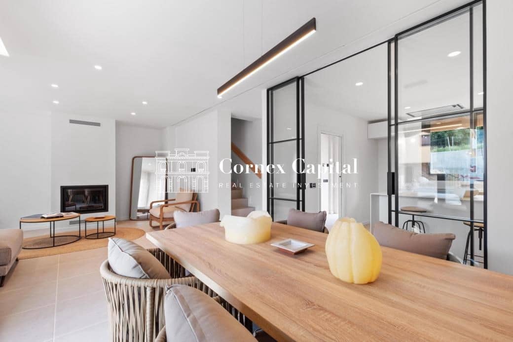 4 soverom Rekkehus til salgs i Regencos med svømmebasseng garasje - € 740 000 (Ref: 9395789)