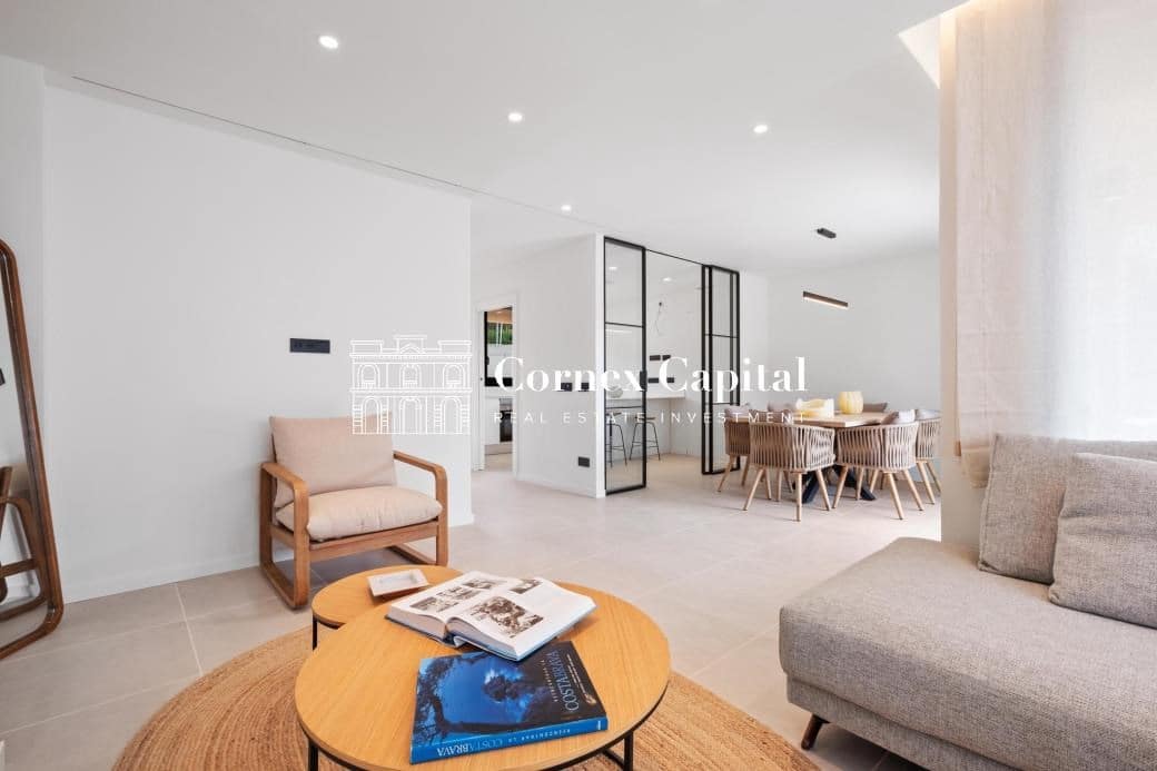 4 soverom Rekkehus til salgs i Regencos med svømmebasseng garasje - € 740 000 (Ref: 9395789)