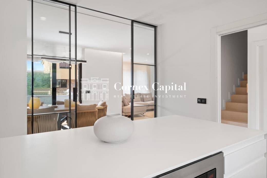 4 soverom Rekkehus til salgs i Regencos med svømmebasseng garasje - € 740 000 (Ref: 9395789)