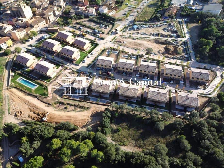 4 soverom Rekkehus til salgs i Regencos med svømmebasseng garasje - € 740 000 (Ref: 9395789)