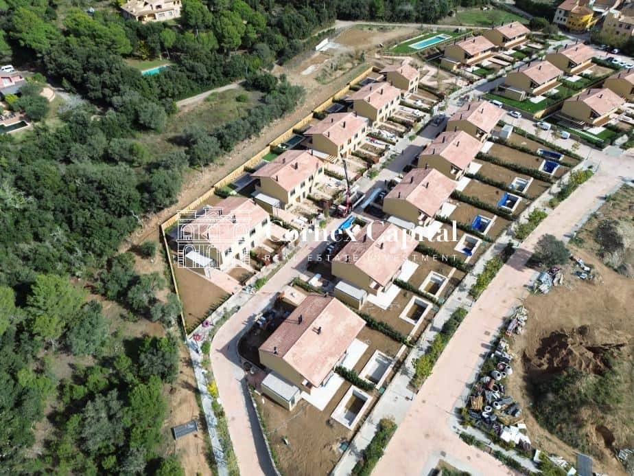 4 soverom Rekkehus til salgs i Regencos med svømmebasseng garasje - € 740 000 (Ref: 9395789)