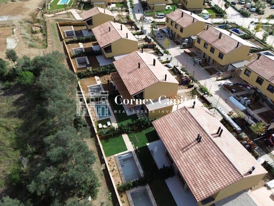 4 soverom Rekkehus til salgs i Regencos med svømmebasseng garasje - € 740 000 (Ref: 9395789)