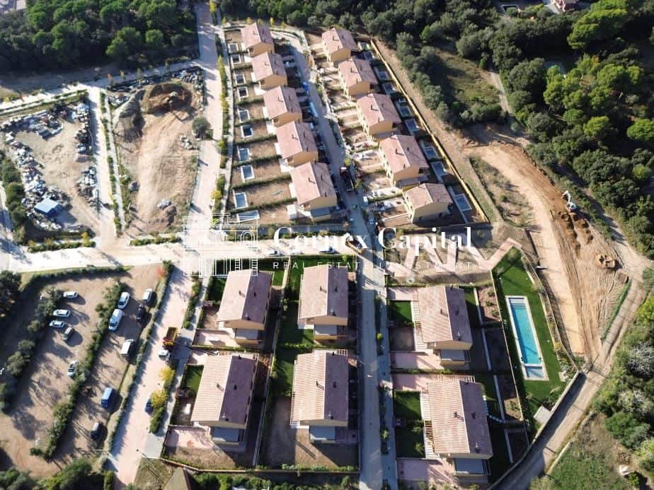 4 soverom Rekkehus til salgs i Regencos med svømmebasseng garasje - € 740 000 (Ref: 9395789)