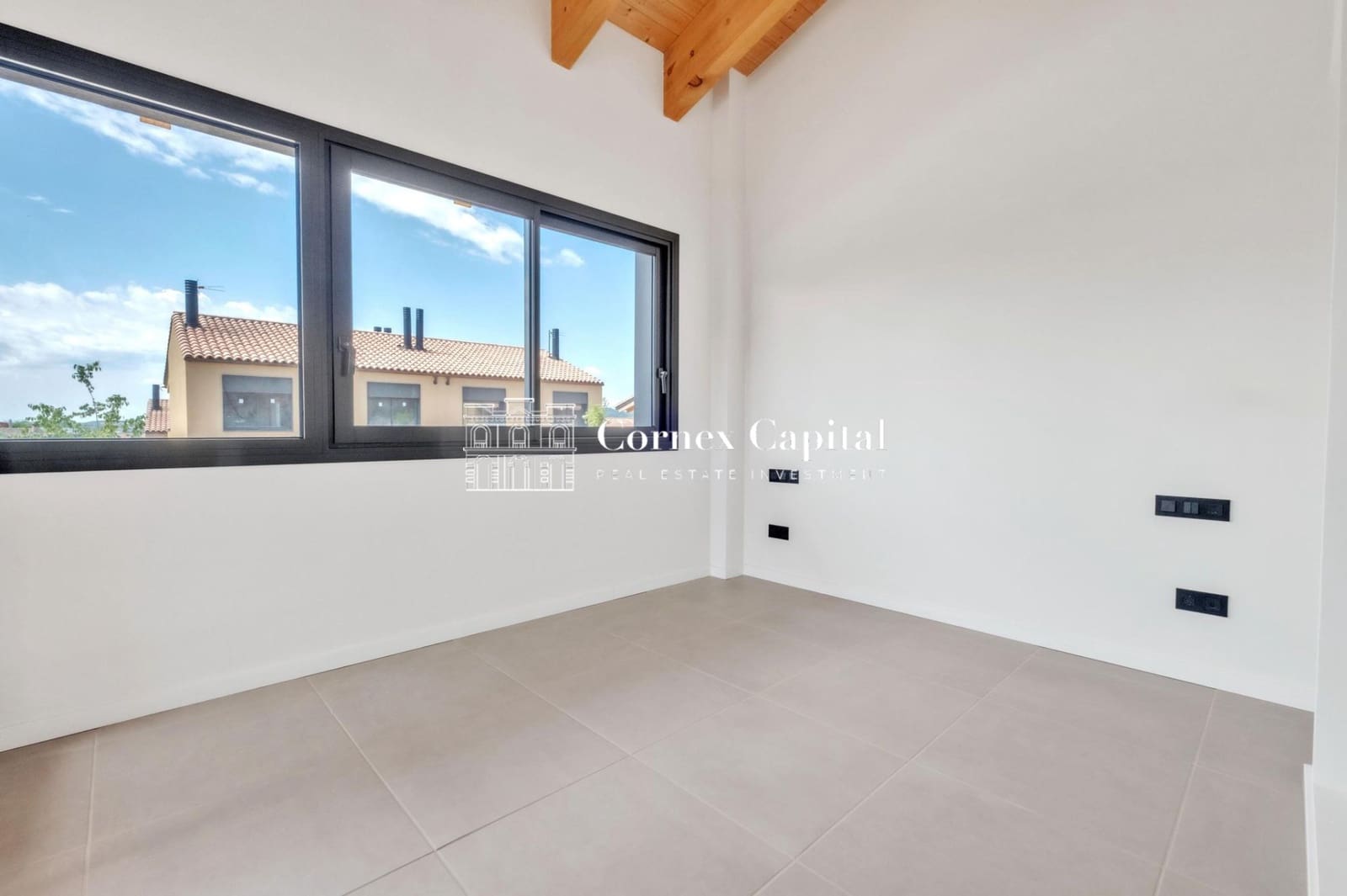 4 soverom Rekkehus til salgs i Regencos med svømmebasseng garasje - € 740 000 (Ref: 9395789)