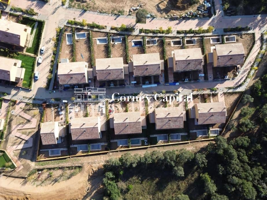 4 soverom Rekkehus til salgs i Regencos med svømmebasseng garasje - € 740 000 (Ref: 9395789)