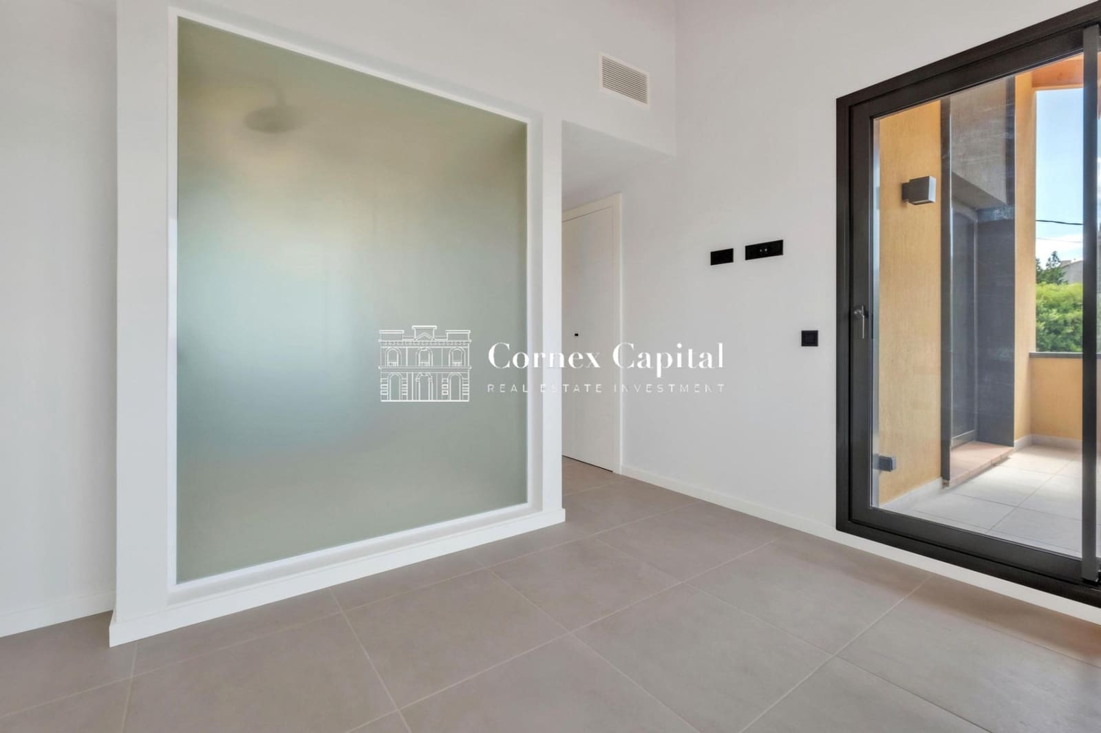 4 soverom Rekkehus til salgs i Regencos med svømmebasseng garasje - € 740 000 (Ref: 9395789)