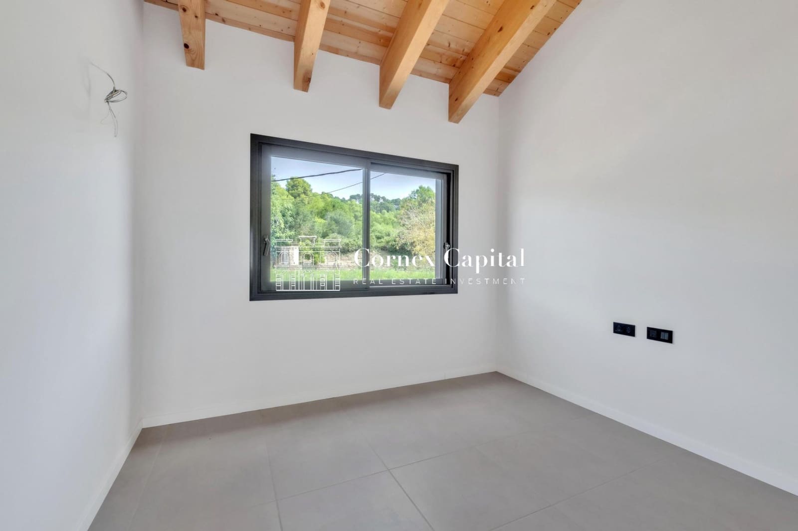 4 soverom Rekkehus til salgs i Regencos med svømmebasseng garasje - € 740 000 (Ref: 9395789)