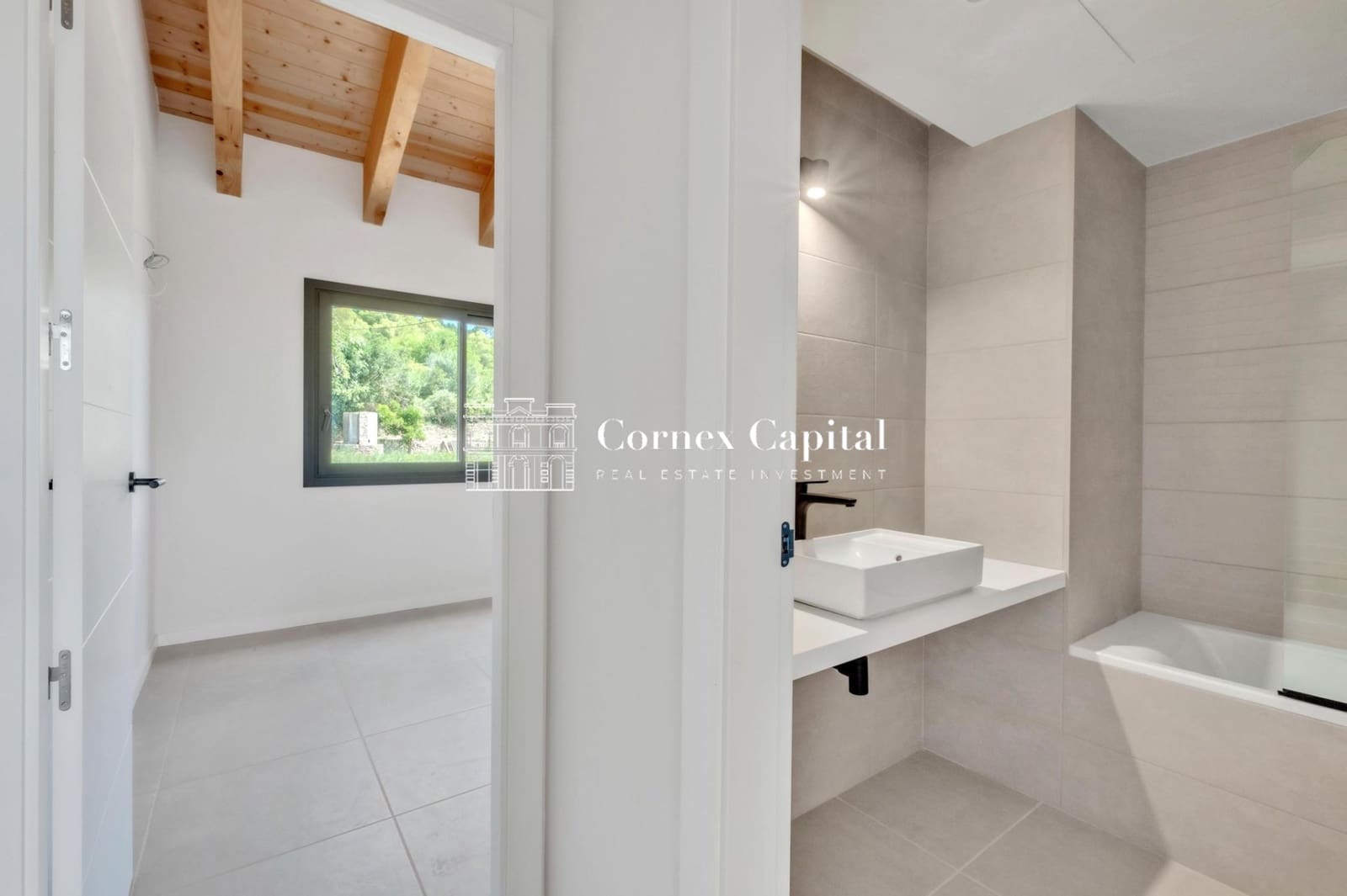 4 soverom Rekkehus til salgs i Regencos med svømmebasseng garasje - € 740 000 (Ref: 9395789)