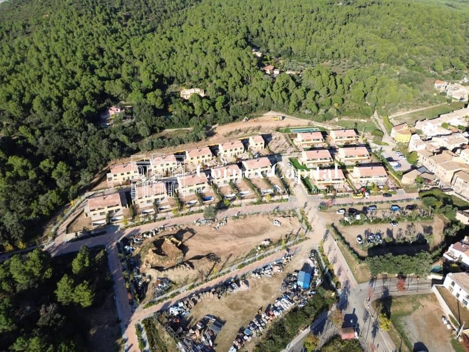 4 soverom Rekkehus til salgs i Regencos med svømmebasseng garasje - € 740 000 (Ref: 9395789)