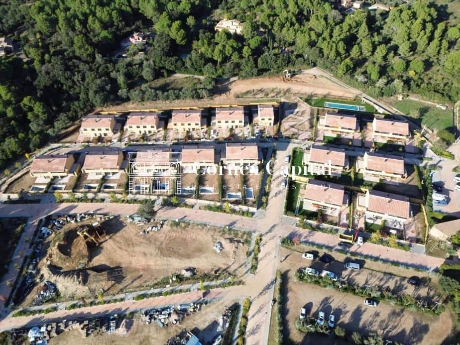 4 soverom Rekkehus til salgs i Regencos med svømmebasseng garasje - € 740 000 (Ref: 9395789)