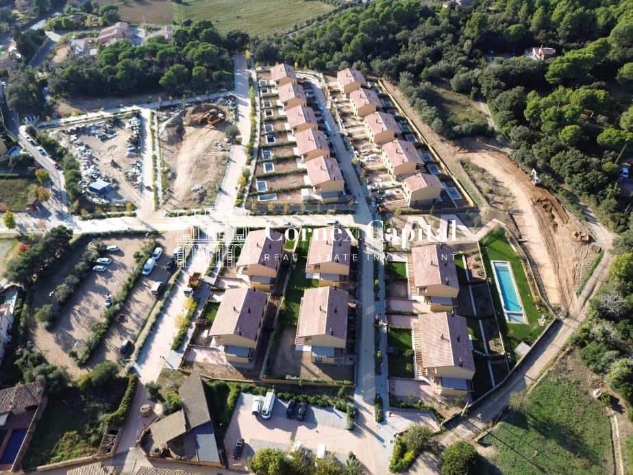 4 soverom Rekkehus til salgs i Regencos med svømmebasseng garasje - € 740 000 (Ref: 9395789)