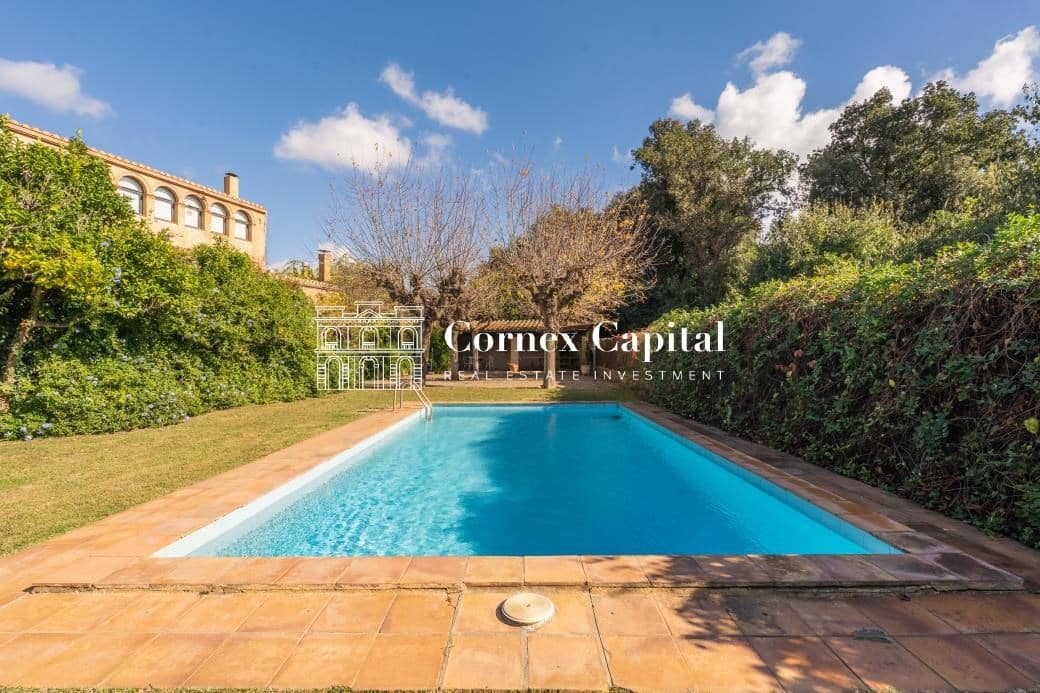 8 soveværelse Finca/Landehus til salg i Forallac med swimmingpool garage - € 2.600.000 (Ref: 9410730)