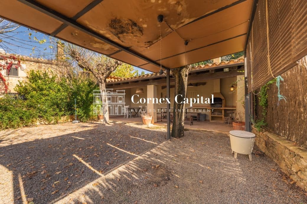 8 soveværelse Finca/Landehus til salg i Forallac med swimmingpool garage - € 2.600.000 (Ref: 9410730)