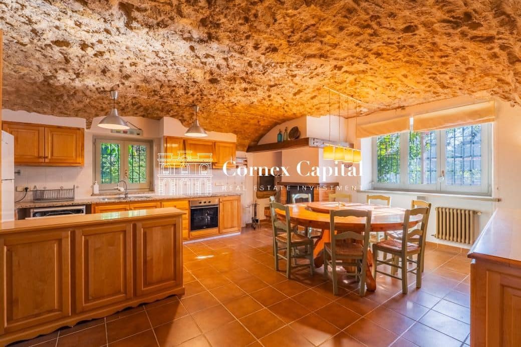 8 soveværelse Finca/Landehus til salg i Forallac med swimmingpool garage - € 2.600.000 (Ref: 9410730)