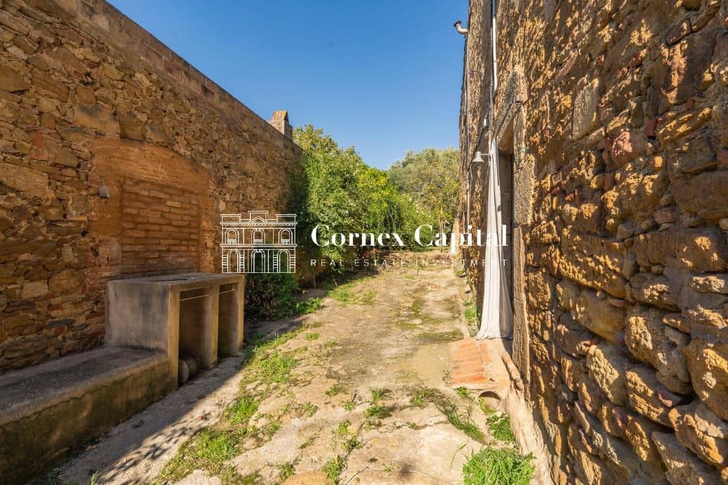 8 soveværelse Finca/Landehus til salg i Forallac med swimmingpool garage - € 2.600.000 (Ref: 9410730)