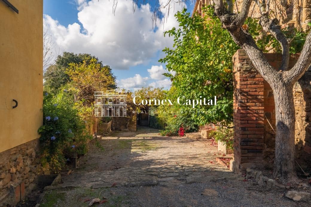 8 soveværelse Finca/Landehus til salg i Forallac med swimmingpool garage - € 2.600.000 (Ref: 9410730)