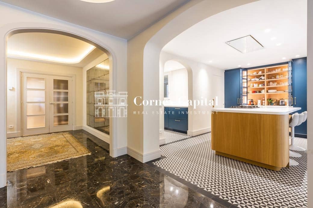 4 sovrum Lägenhet till salu i Barcelona stad med garage - 1 940 000 € (Ref: 9422073)