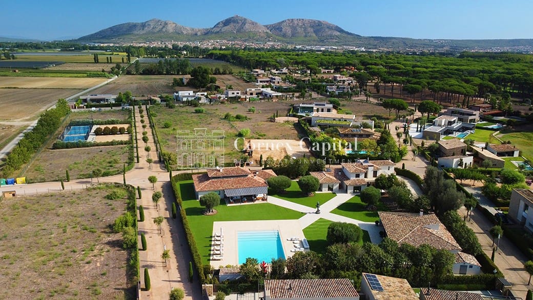 7 soverom Villa til salgs i Gualta med svømmebasseng garasje - € 3 690 000 (Ref: 9439685)