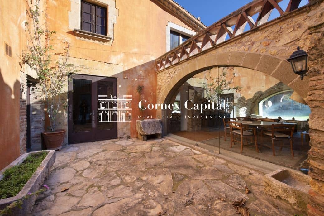 9 soveværelse Finca/Landehus til salg i Forallac med swimmingpool garage - € 2.300.000 (Ref: 9450999)