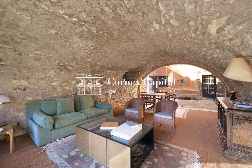 9 soveværelse Finca/Landehus til salg i Forallac med swimmingpool garage - € 2.300.000 (Ref: 9450999)